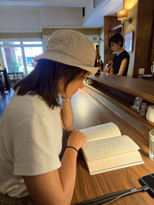 艾蜜莉的靈感樹屋_Emily在步道咖啡