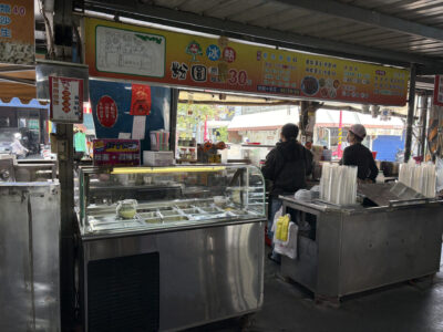 不只是粉圓冰!在那棵 80 歲大樹下,藏著最溫柔的守候 大樹腳阿欽伯的粉圓冰